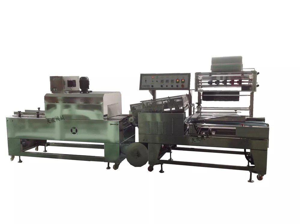 Full view of the TC-L504 L-type sealer with conveyor system