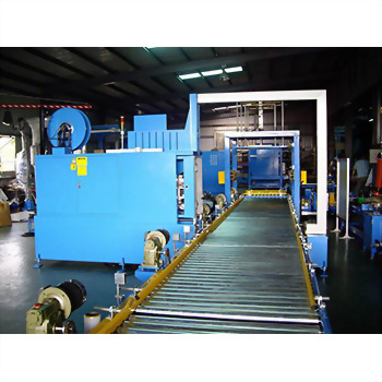 Industrial packaging machine roller conveyor