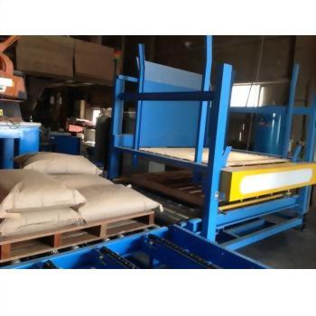 Industrial palletizing machine sacks conveyor