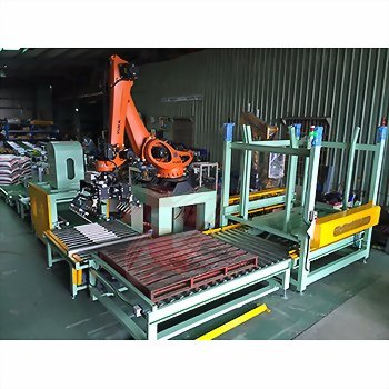 Industrial robot palletizing system conveyor automation