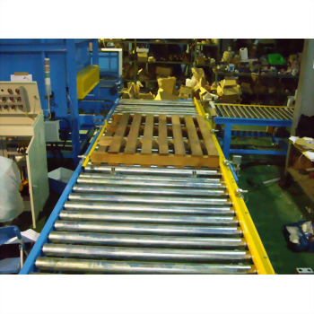Industrial roller conveyor pallet transport