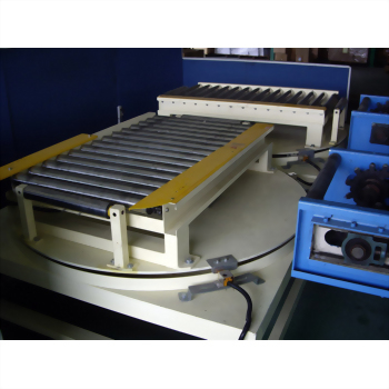Industrial rotating roller conveyor platform
