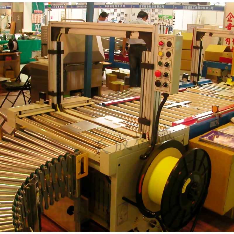 Industrial strapping machine roller conveyor packaging