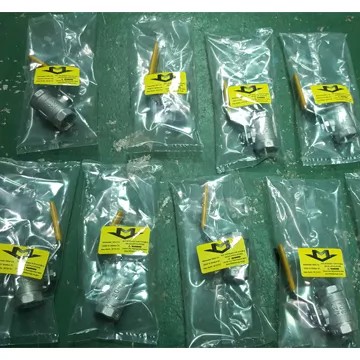 已包裝並貼有標籤的金屬產品，展示機器的產出成品。