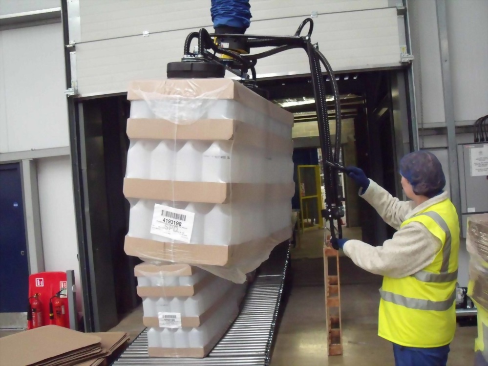 Warehouse robotic arm package handling conveyor