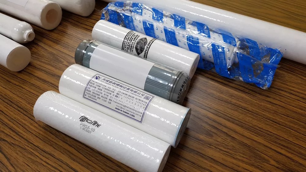 Example of water filter cartridges packaged by the TC-709 machine